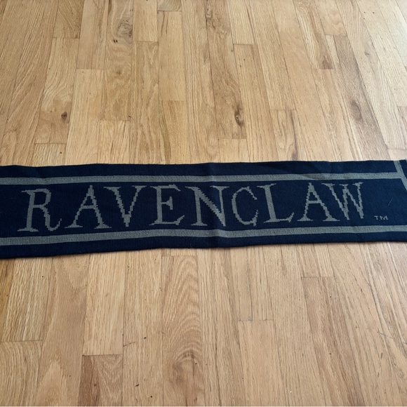 Ravenclaw House Scarf - Picture 4 of 5